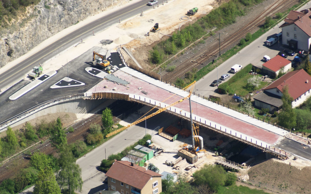 BW1: Brücke über die Bahn in Blaubeuren