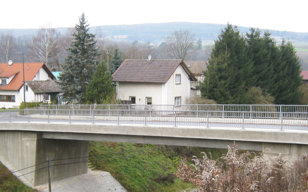 Obermarchtal: Brücke über die Bahn